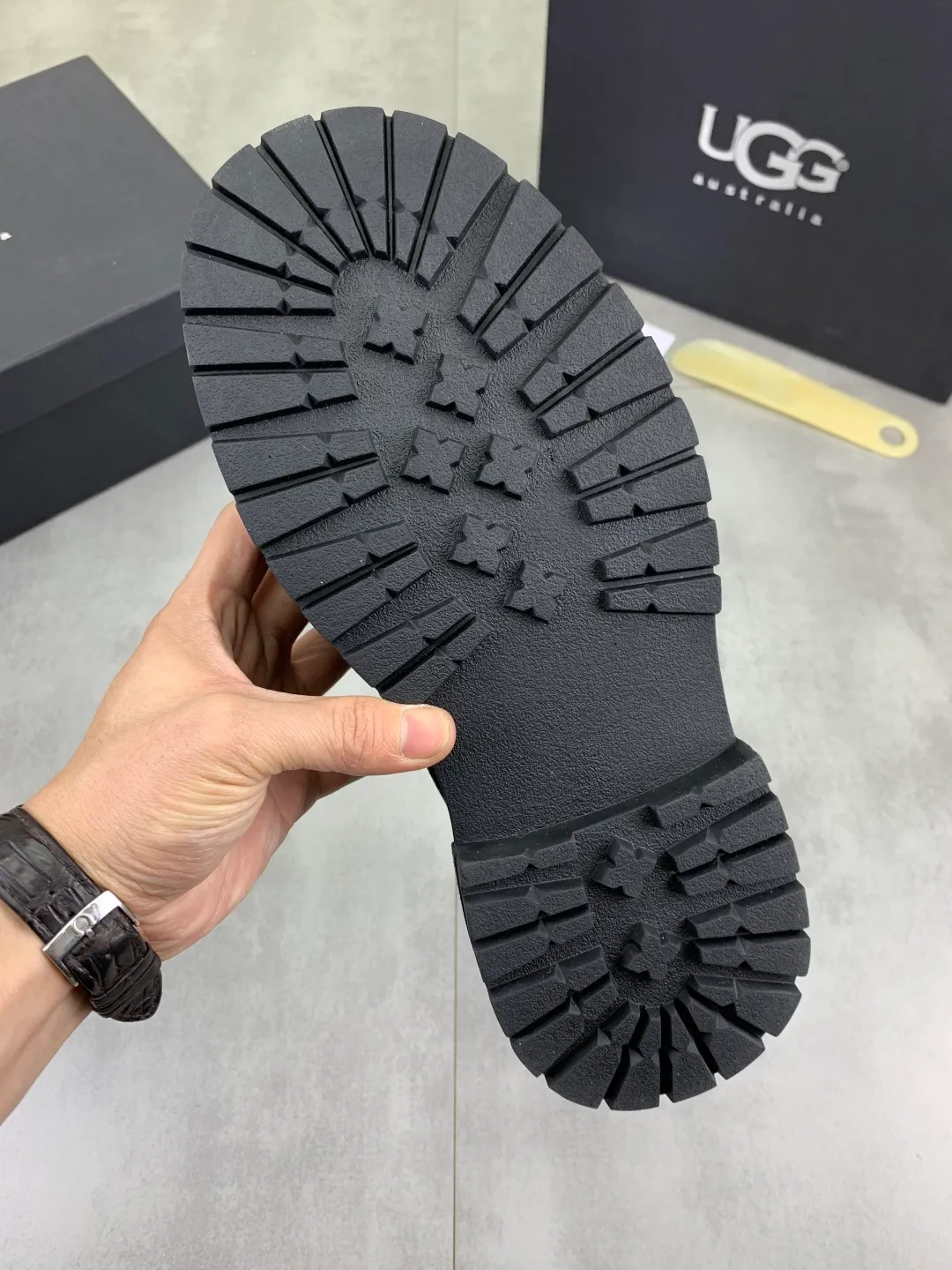 Men's men's shoes 💰P660 New arrival 🆕🆕🆕 IUGGI Men's British retro Martin boots Winter new men's outdoor hiking boots First layer of cowhide on the outside and wool on the inside Comfortable and warm Rubber sole sole Non-slip and firm Trendy and fashionable Casual and versatile Size: 38-44 (45 customized) Color: three colors